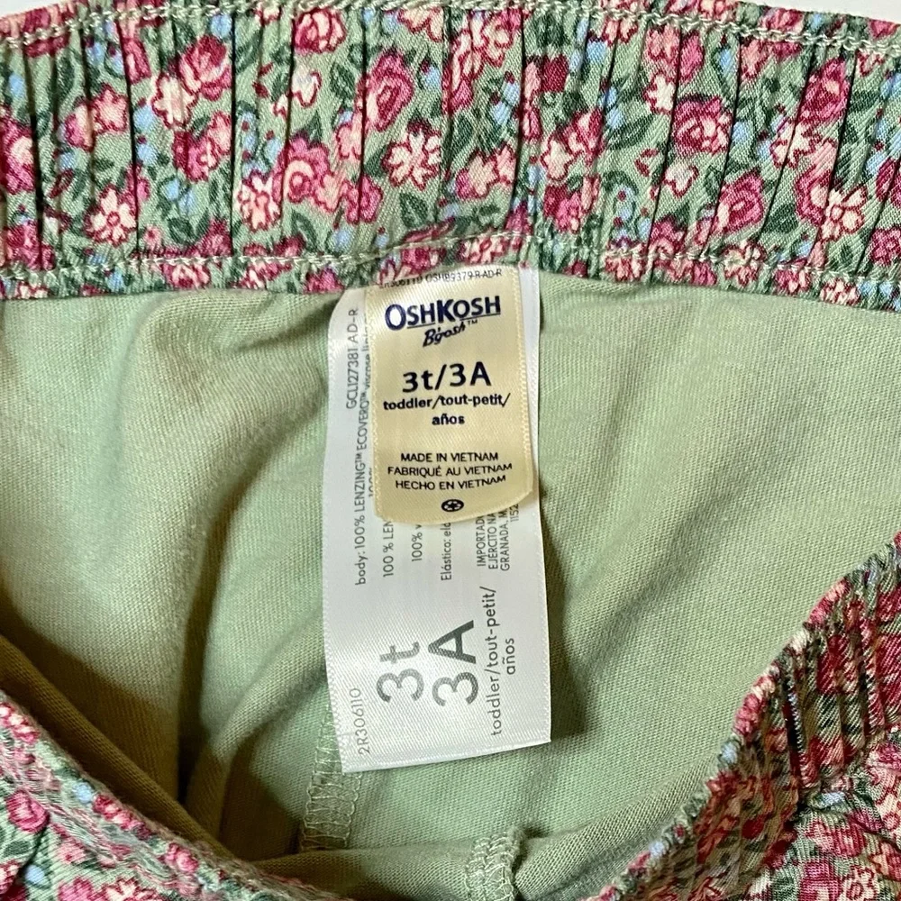 OshKosh B'gosh Textured Green Top And Flowered Skorts Size 3T